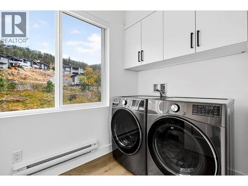 3434 Mckinley Beach Drive Unit# 408, Kelowna, BC - Indoor Photo Showing Laundry Room