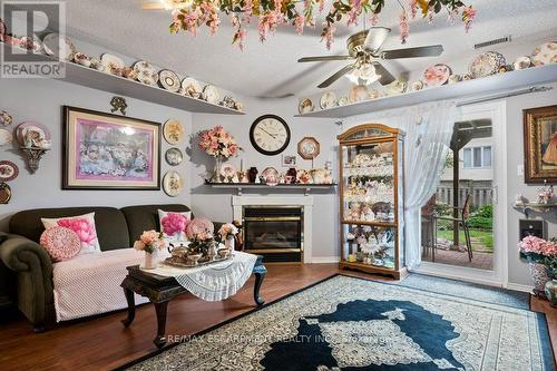 4357 Arejay Avenue, Lincoln, ON - Indoor Photo Showing Living Room With Fireplace