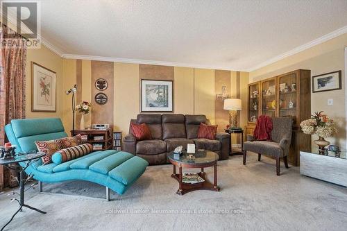 13 Pressed Brick Drive, Brampton (Brampton North), ON - Indoor Photo Showing Living Room