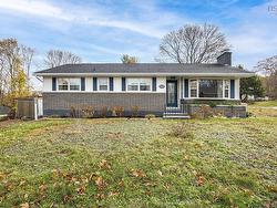 15 Foster Street  Kentville, NS B4N 1X4