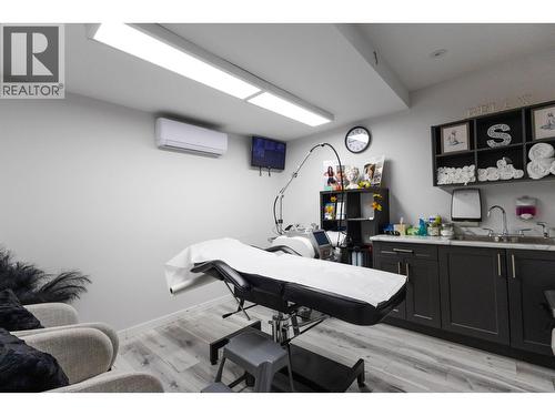 6653 Main Street, Vancouver, BC - Indoor