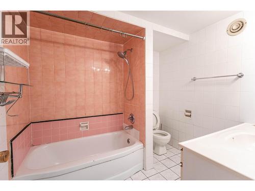 6653 Main Street, Vancouver, BC - Indoor Photo Showing Bathroom