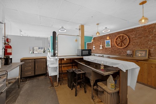 Commerce - 3068 Rue St-Antoine O., Montréal (Le Sud-Ouest), QC - Indoor