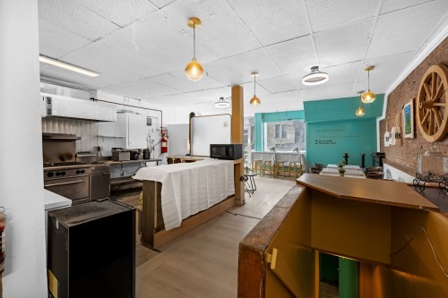 Commerce - 3068 Rue St-Antoine O., Montréal (Le Sud-Ouest), QC - Indoor Photo Showing Other Room