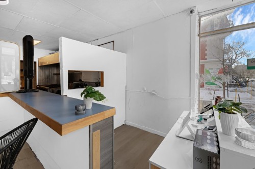 Commerce - 3068 Rue St-Antoine O., Montréal (Le Sud-Ouest), QC - Indoor