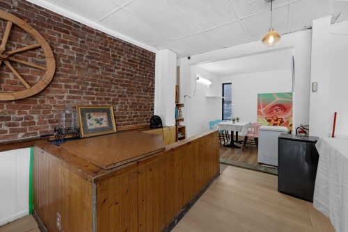 Commerce - 3068 Rue St-Antoine O., Montréal (Le Sud-Ouest), QC - Indoor With Fireplace