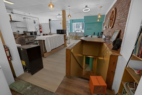 Staircase - 3068 Rue St-Antoine O., Montréal (Le Sud-Ouest), QC - Indoor