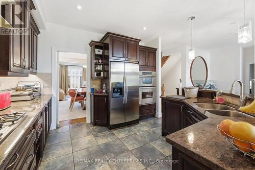 93 Cumberland Drive, Mississauga, ON - Indoor Photo Showing Kitchen With Double Sink With Upgraded Kitchen