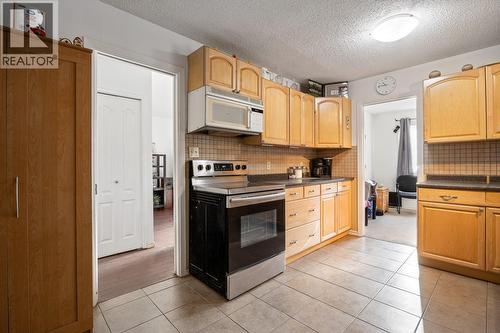 Kitchen - 1074 Raymer Avenue, Kelowna, BC - Indoor Photo Showing Kitchen