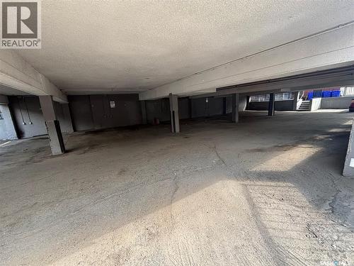304 431 4Th Avenue N, Saskatoon, SK - Indoor Photo Showing Garage