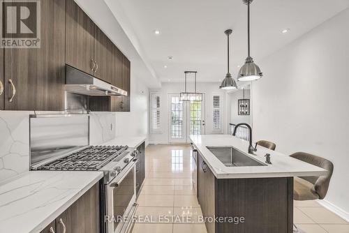483 Terrace Way, Oakville, ON - Indoor Photo Showing Kitchen With Upgraded Kitchen