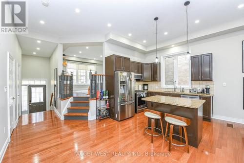 87 Park Street W, Mississauga, ON - Indoor Photo Showing Kitchen With Upgraded Kitchen