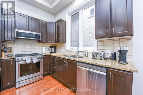 87 Park Street W, Mississauga, ON - Indoor Photo Showing Kitchen With Double Sink