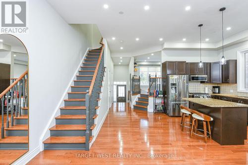 87 Park Street W, Mississauga, ON - Indoor Photo Showing Kitchen With Upgraded Kitchen