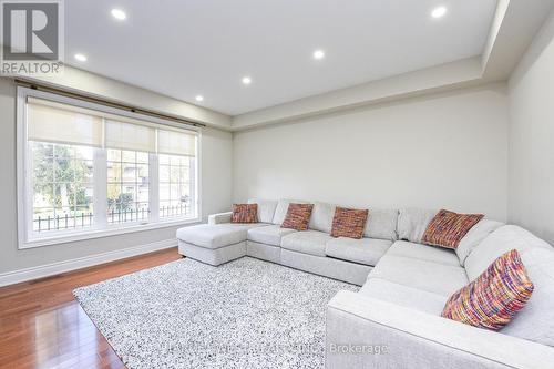 87 Park Street W, Mississauga, ON - Indoor Photo Showing Living Room