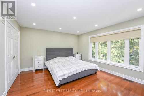 87 Park Street W, Mississauga, ON - Indoor Photo Showing Bedroom