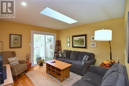 59 - 175 Fiddlers Green Road, Hamilton, ON - Indoor Photo Showing Living Room