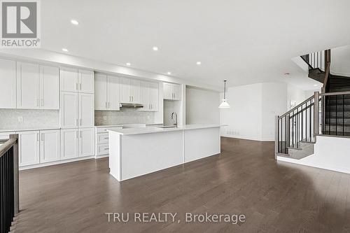 1144 Cope Drive, Ottawa, ON - Indoor Photo Showing Kitchen With Upgraded Kitchen