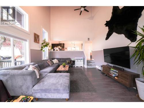 2124 South Lakeside Drive, Williams Lake, BC - Indoor Photo Showing Living Room