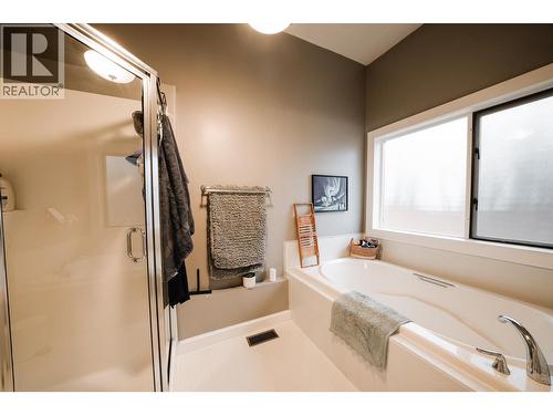 2124 South Lakeside Drive, Williams Lake, BC - Indoor Photo Showing Bathroom