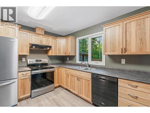 4121 Baker Road, Prince George, BC - Indoor Photo Showing Kitchen With Double Sink