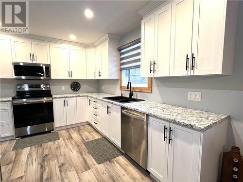 11 Chevrefils, St. Charles, ON - Indoor Photo Showing Kitchen With Double Sink With Upgraded Kitchen