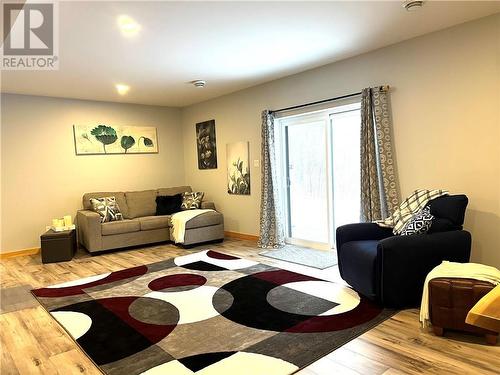 11 Chevrefils, St. Charles, ON - Indoor Photo Showing Living Room