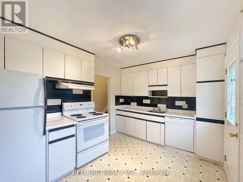 48 Lionel Heights Crescent, Toronto, ON - Indoor Photo Showing Kitchen