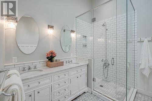 403 Smith Avenue, Burlington, ON - Indoor Photo Showing Bathroom