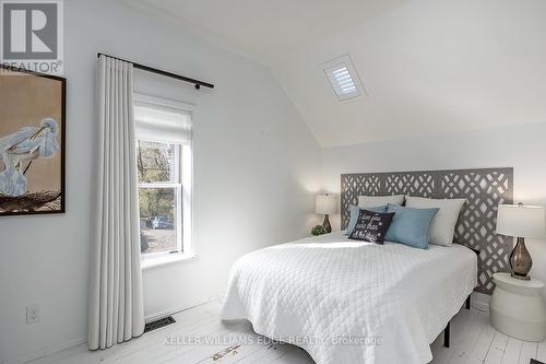 403 Smith Avenue, Burlington, ON - Indoor Photo Showing Bedroom