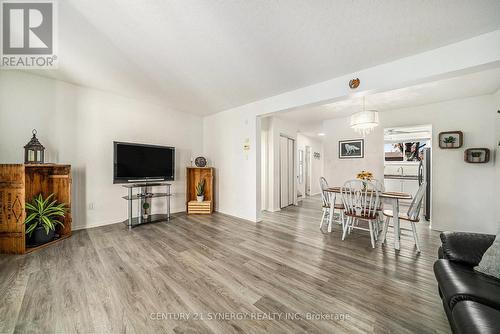 46 - 7 Glencoe Street, Ottawa, ON - Indoor Photo Showing Living Room