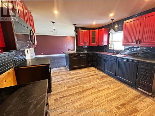 119 Gibson Street, Parry Sound, ON - Indoor Photo Showing Kitchen