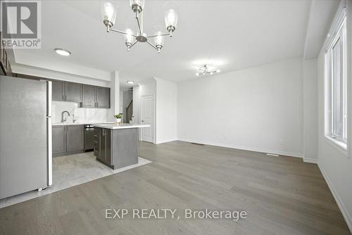 27 Mockingbird Lane E, Hamilton, ON - Indoor Photo Showing Kitchen