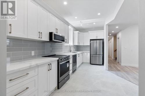 B - 177 The Queensway S, Georgina, ON - Indoor Photo Showing Kitchen With Upgraded Kitchen