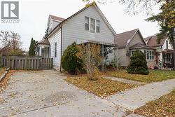 335 MCKAY  Windsor, ON N9B 1Z5