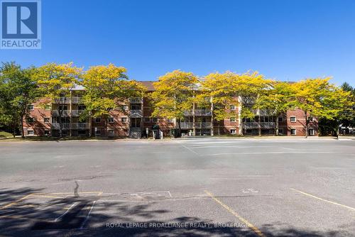 312 - 310 Kingsdale Avenue, Kingston (East Gardiners Rd), ON - Outdoor