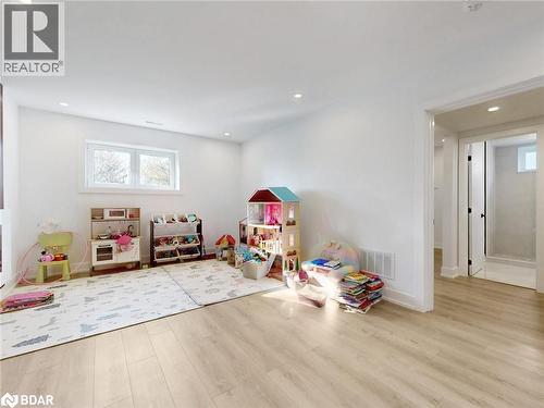 521 Old York Road, Burlington, ON - Indoor