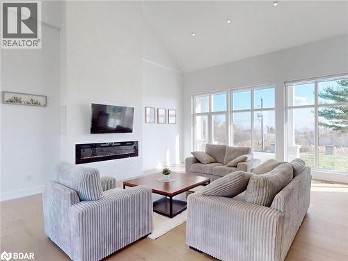 521 Old York Road, Burlington, ON - Indoor Photo Showing Living Room With Fireplace