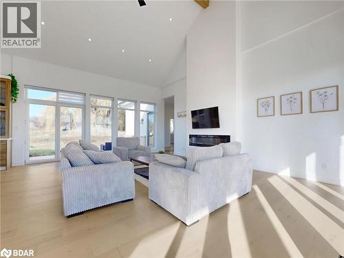 521 Old York Road, Burlington, ON - Indoor Photo Showing Living Room