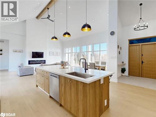 521 Old York Road, Burlington, ON - Indoor Photo Showing Kitchen