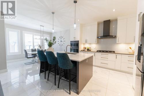 3354 Mersea Street E, London South (South V), ON - Indoor Photo Showing Kitchen With Upgraded Kitchen