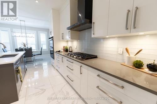 3354 Mersea Street E, London South (South V), ON - Indoor Photo Showing Kitchen With Upgraded Kitchen