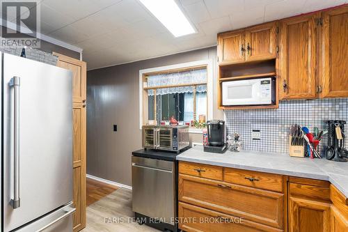 3425 Coronation Avenue, Severn, ON - Indoor Photo Showing Kitchen