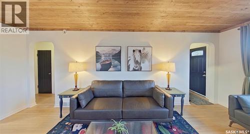 2268 Broder Street, Regina, SK - Indoor Photo Showing Living Room