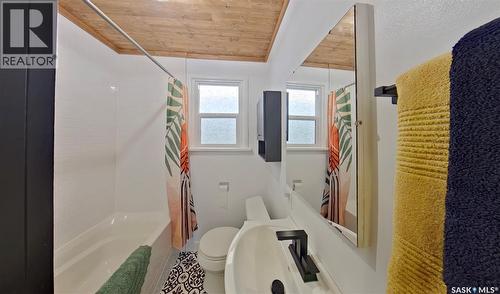 2268 Broder Street, Regina, SK - Indoor Photo Showing Bathroom