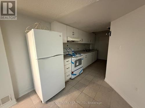 5923 Sidmouth Street, Mississauga, ON - Indoor Photo Showing Kitchen
