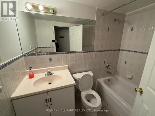 5923 Sidmouth Street, Mississauga, ON - Indoor Photo Showing Bathroom