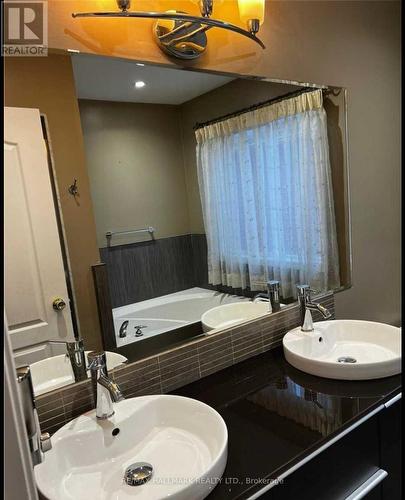 5923 Sidmouth Street, Mississauga, ON - Indoor Photo Showing Bathroom