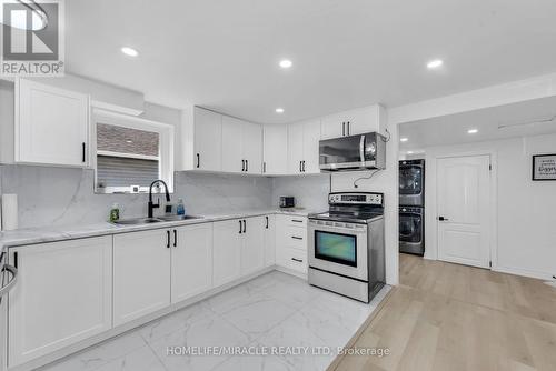 195 Randi Road, Mississauga, ON - Indoor Photo Showing Kitchen With Double Sink