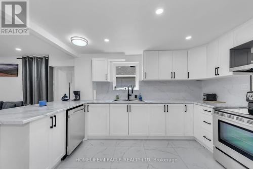 195 Randi Road, Mississauga, ON - Indoor Photo Showing Kitchen With Double Sink